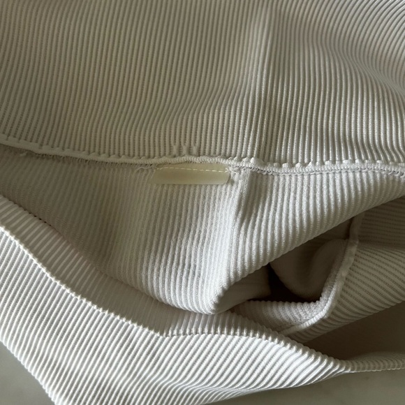 Aritzia TnaBODY Atmosphere Hi-Rise 5" Short - White - Picture 3 of 6